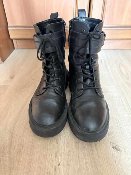Czarne workery botki sznurowane z klamrą r. 41 trapery na suwak