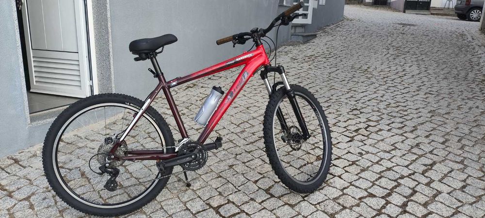 Bicicleta BTT Specialized Hardrock – Como Nova!