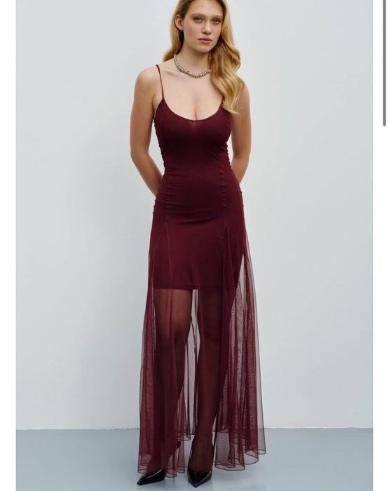 Бургунді сукня міді