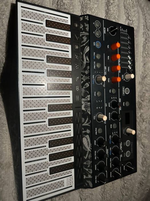Сінтезатор Arturia microfreak