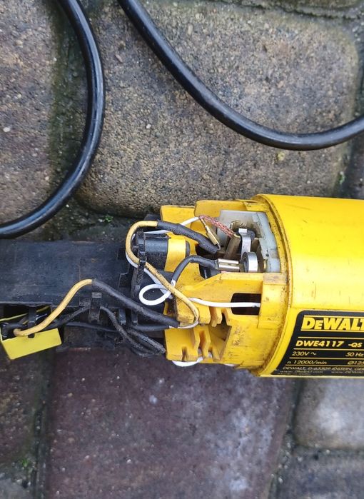 Szlifierka kątowa dewalt DWE4117