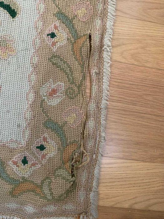 Carpete de Arraiolos, genuína, com 300 cm por 200 cm