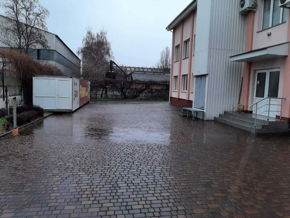 Продаються універсальні приміщення в м. Черкаси