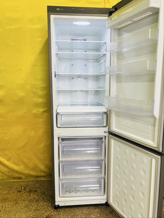 Двухкамерный холодильник Samsung NoFrost