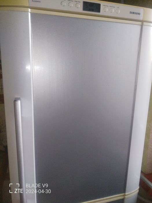 Холодильник Samsung