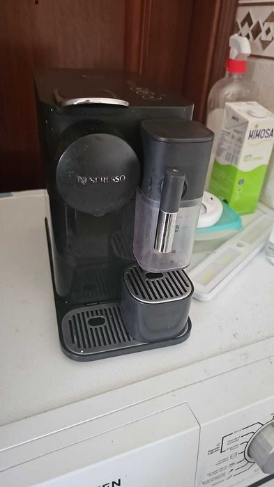 Nespresso Lattissima One Preta – Excelente Estado
