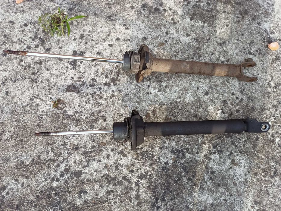 Amortecedores Traseiros Ford Fiesta 1998 mk4 hatchback