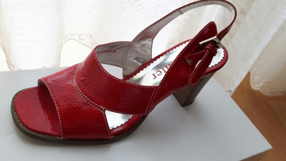 Buty damskie - sandały - wiatrówki - Nowe Roz. 39 - na obcasie - CCC