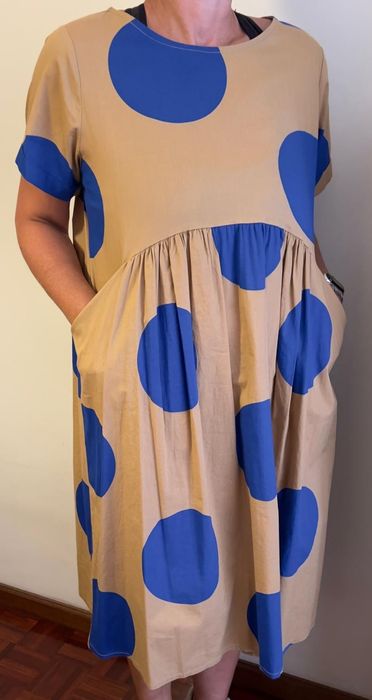 Vestido largo, pelo joelho