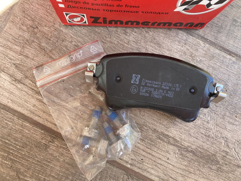 Колодки комплект задние Audi Q7 A4 A5 A8 VW Touareg