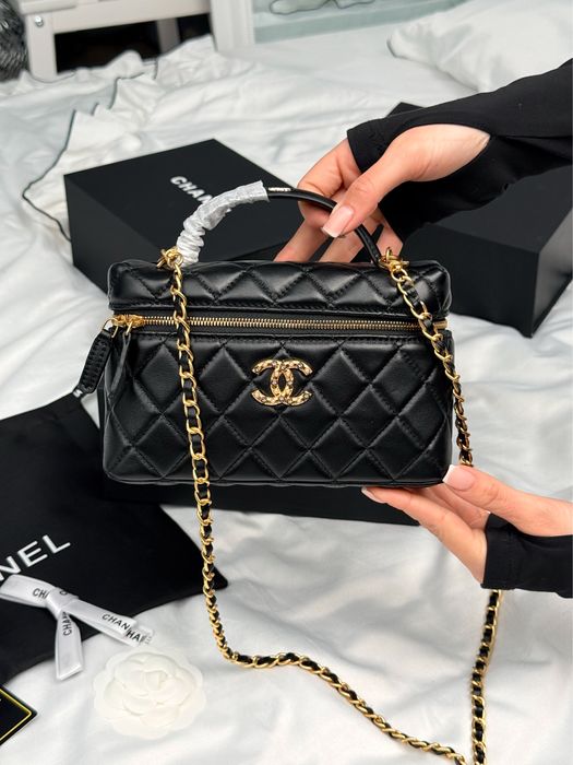 Сумка Chanel Vanity Case Bag in Black Leather
