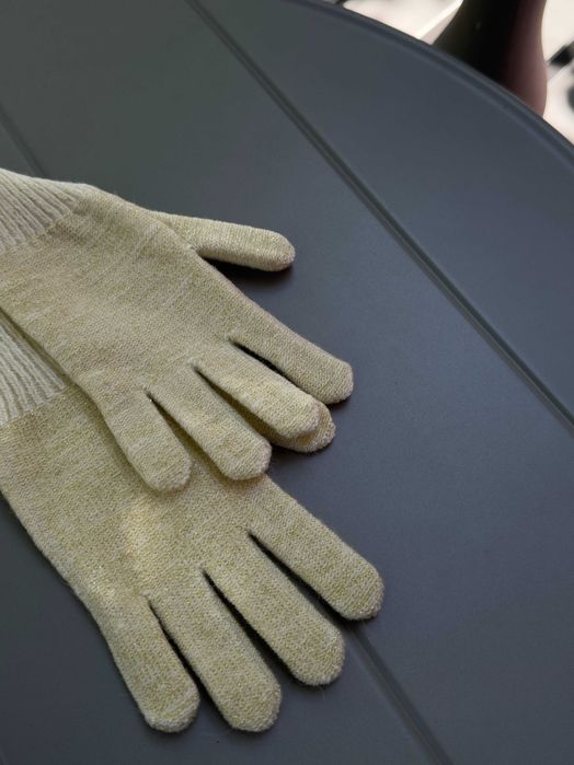 Rękawiczki dziergane białe – ciepło i elegancja