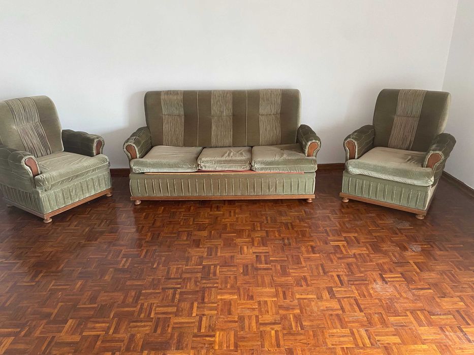 Conjunto de 2 sofás e 1 sofá cama