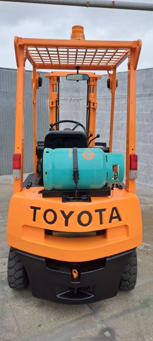 Empilhador toyota 1.500 Kg