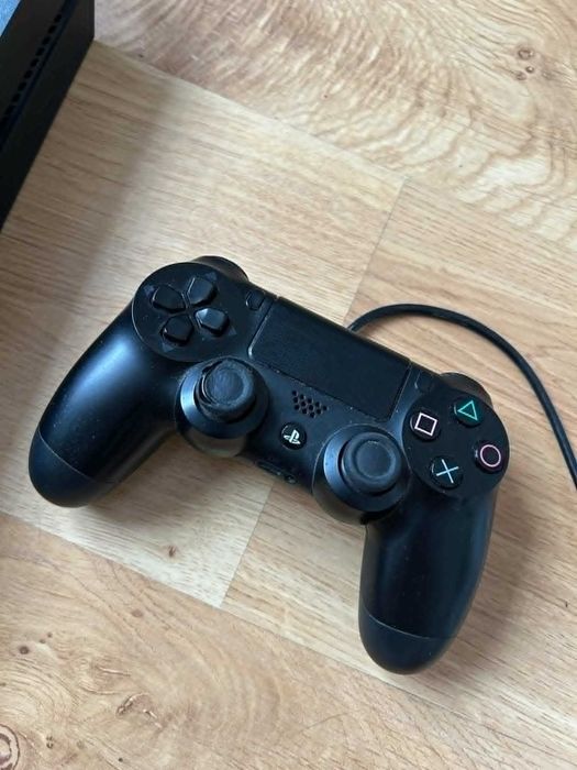 Konsola PS4 Fat + pad