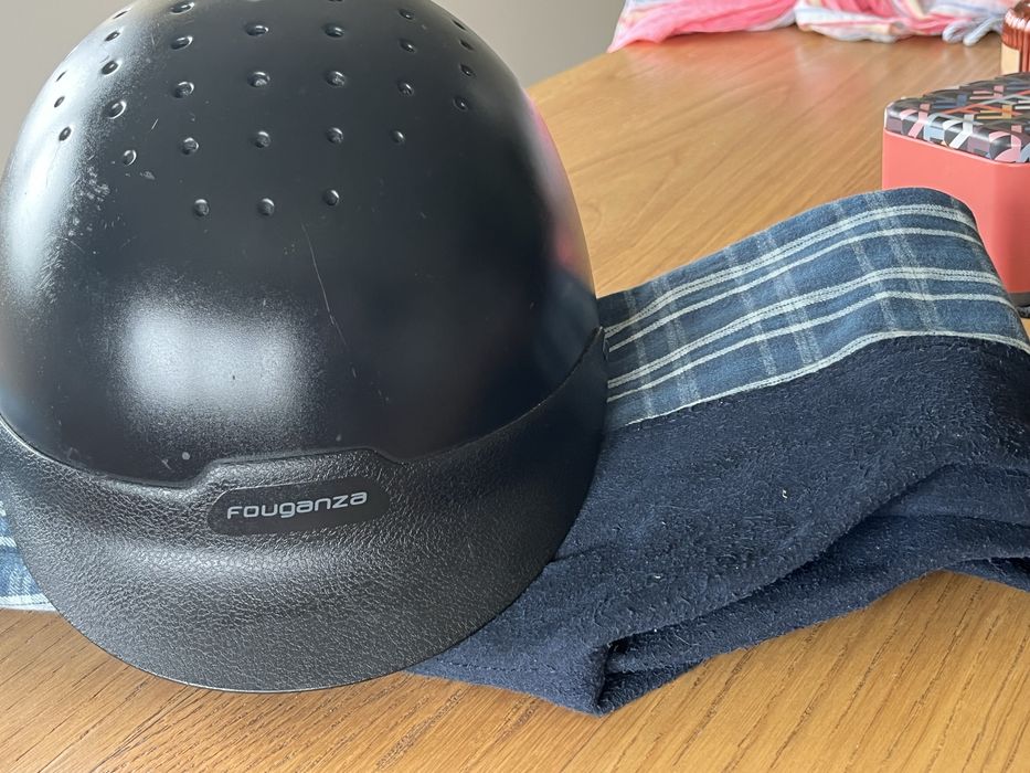 Toczek i spodnie do jazdy konnej