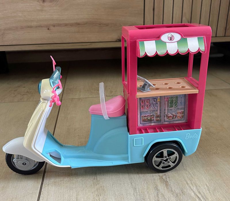 Samochód i skuter dla Barbie w stanie dobrym