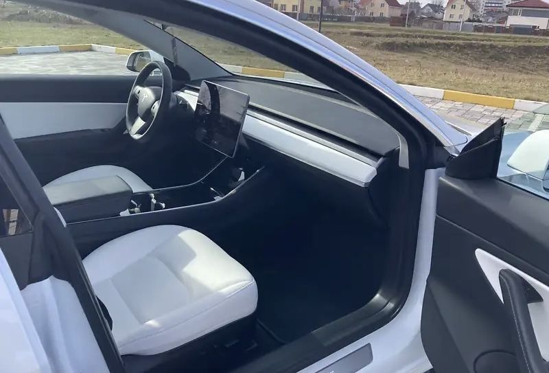 Продам TESLA 3 long range DUAL MOTOR 4x4