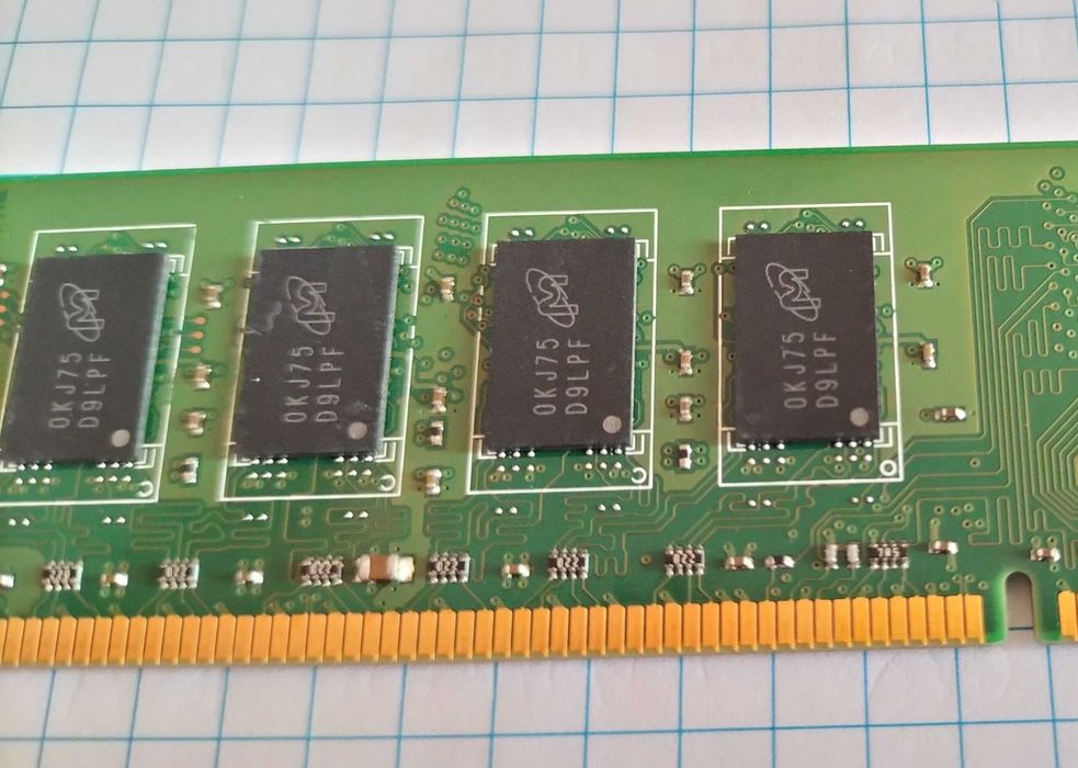 Pamięć komputerowa DDR2 2 GB i 1 GB