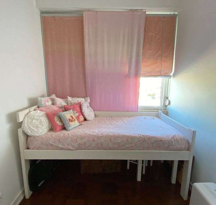 Vendo Cama em madeira