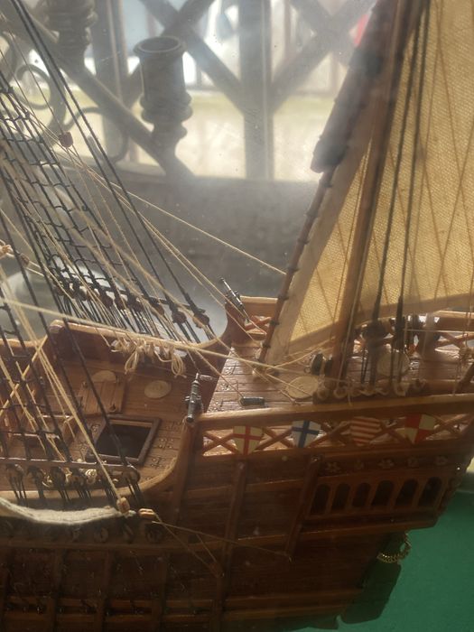 Modelo barco de madeira