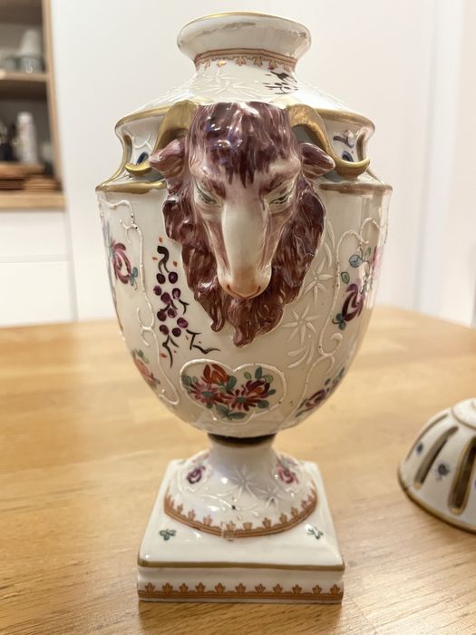 Bonito frasco francês em porcelana