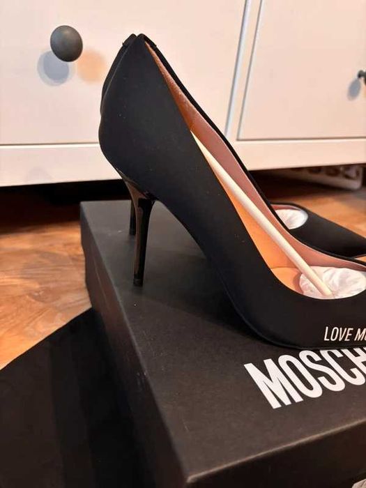 Czułenka Love Moschino