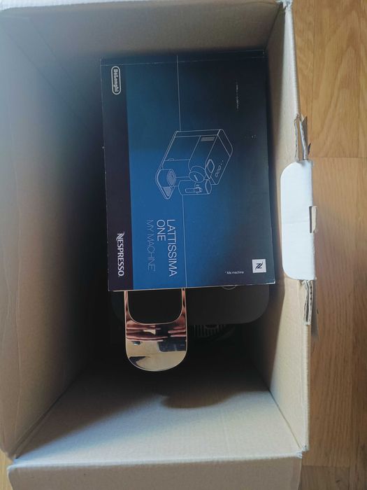 Máquina café Lattissima One Nespresso