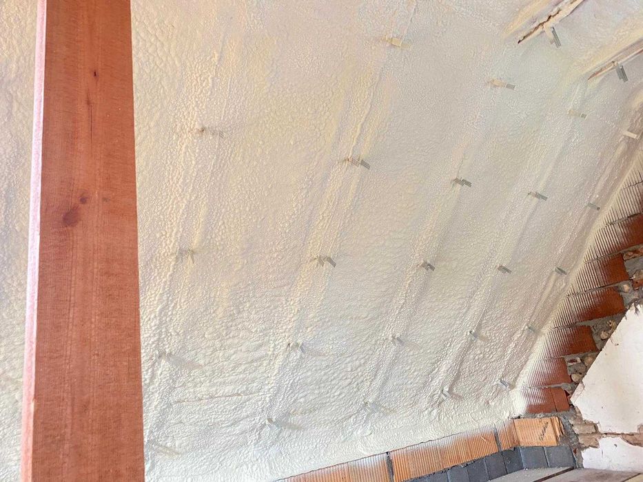 Pur piana dachy stropy ocieplanie docieplanie izolacje hale poddasza