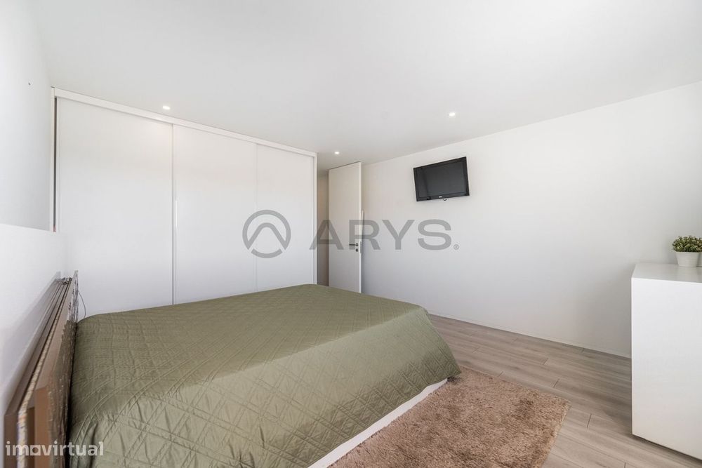 Apartamento T3 com garagem e jardim privativo
