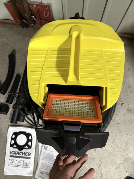 Pokazowy Karcher WD4 Premium inox bardzo dobry stan