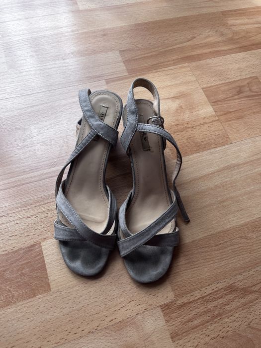 Buty na obcasie