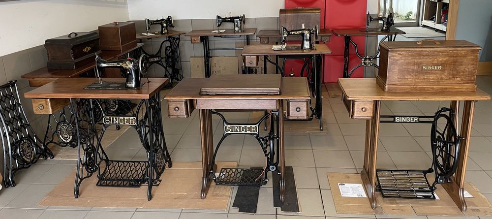 Máquinas costura antigas, restauradas
