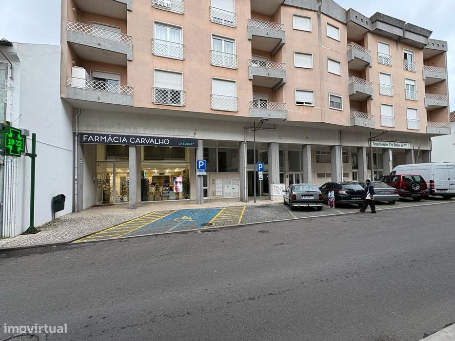 Excelente T3 com terraço e duas garagens!