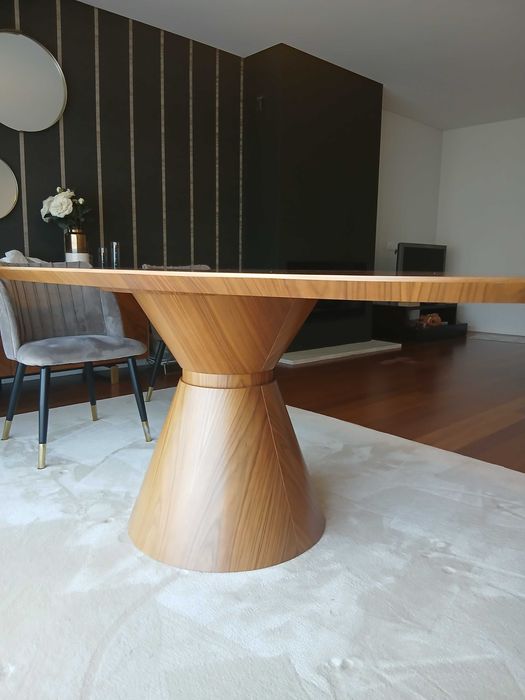 Mesa de jantar 8 pessoas em nogueira, design unico
