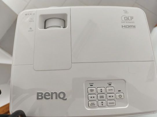 Projetor mais tela de proteção