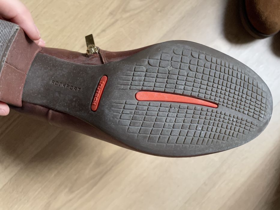 Botas n37 pele pretas,castanhas e camurça. Marca Rockport, cristina