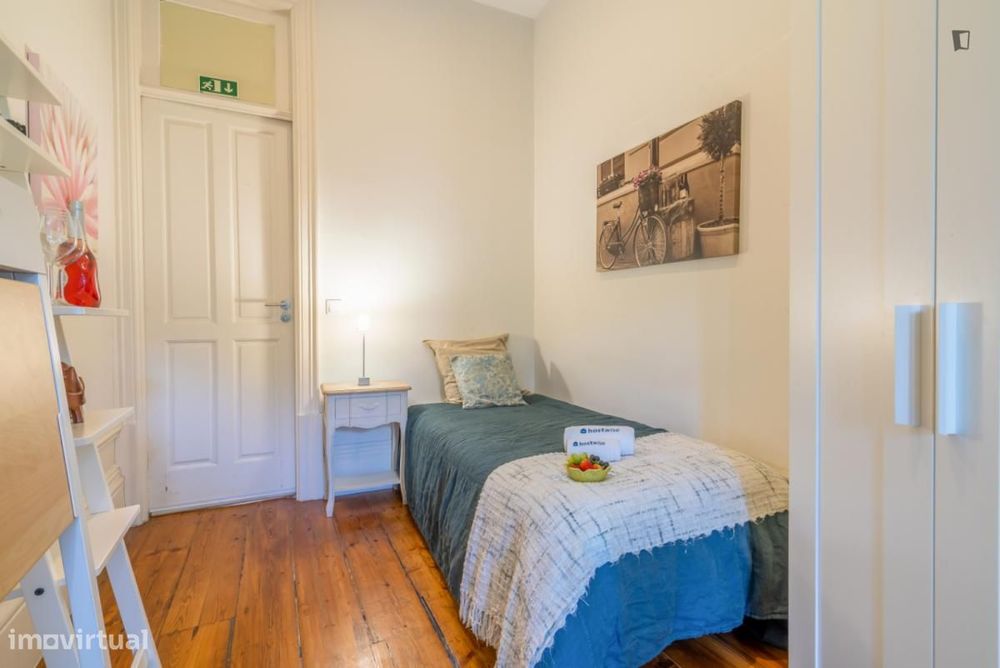 Room - Located in Bonfim, Porto