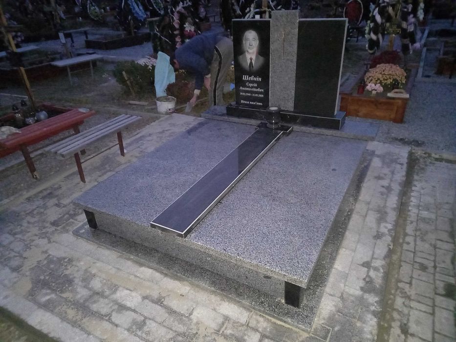 Подвійні пам'ятники з граніту