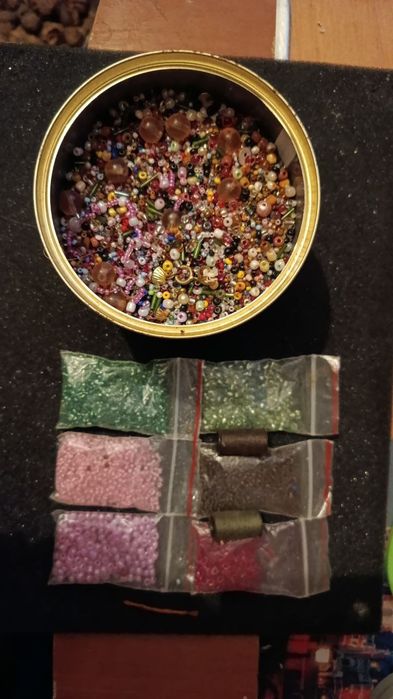 Продам бісер в пакетиках і без