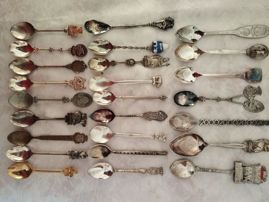 Сувенірні посріблені ложки