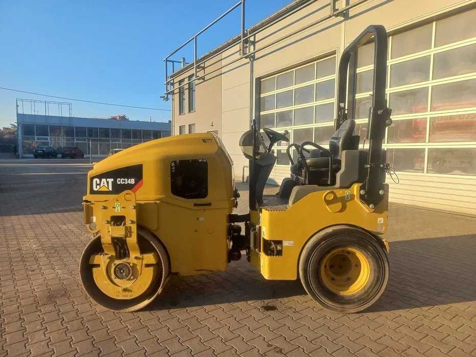 Do wynajęcia Walec Caterpillar CC34B