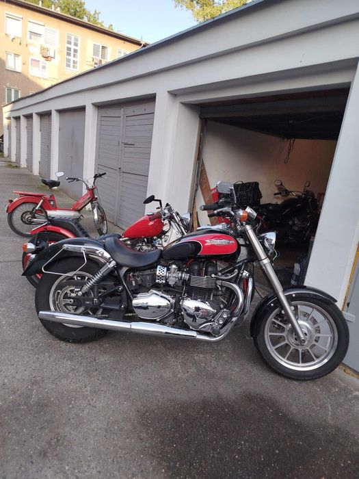 Triumph  Bonneville America