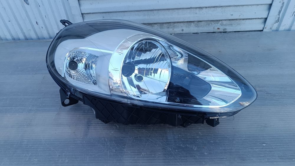 Vendo farol direito de Fiat Punto Evo ano 2009/12