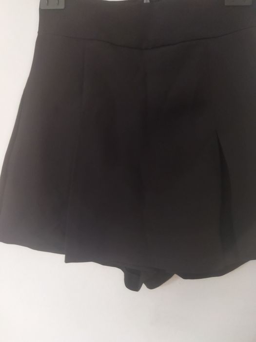 Saia calção nova