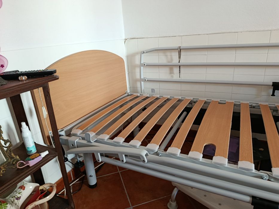 Cama articulada como nova