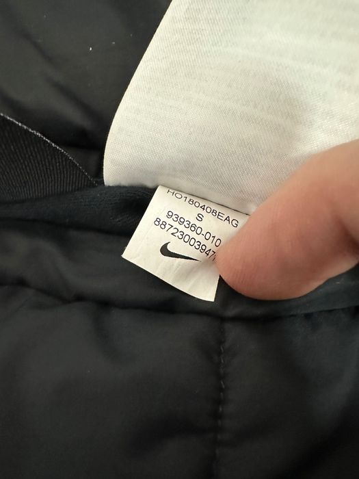 Пуховик Nike S размер big logo