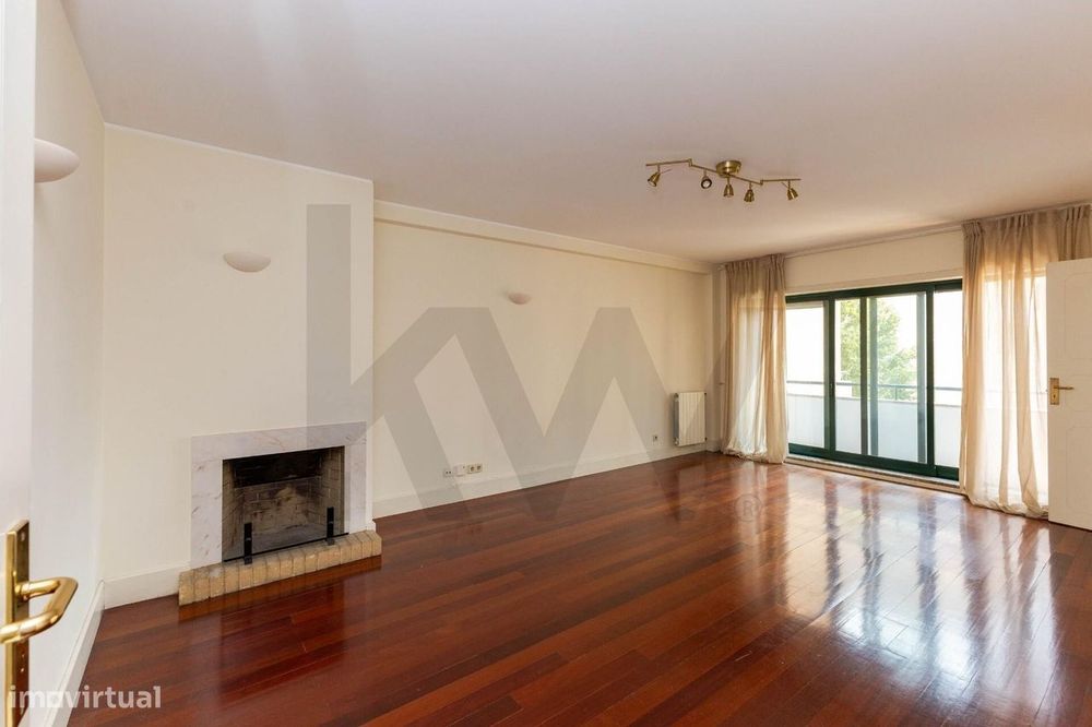 T1 Apartment with 80 m², Balcony, Garage, and Storage in Pinheiro Manso – Porto