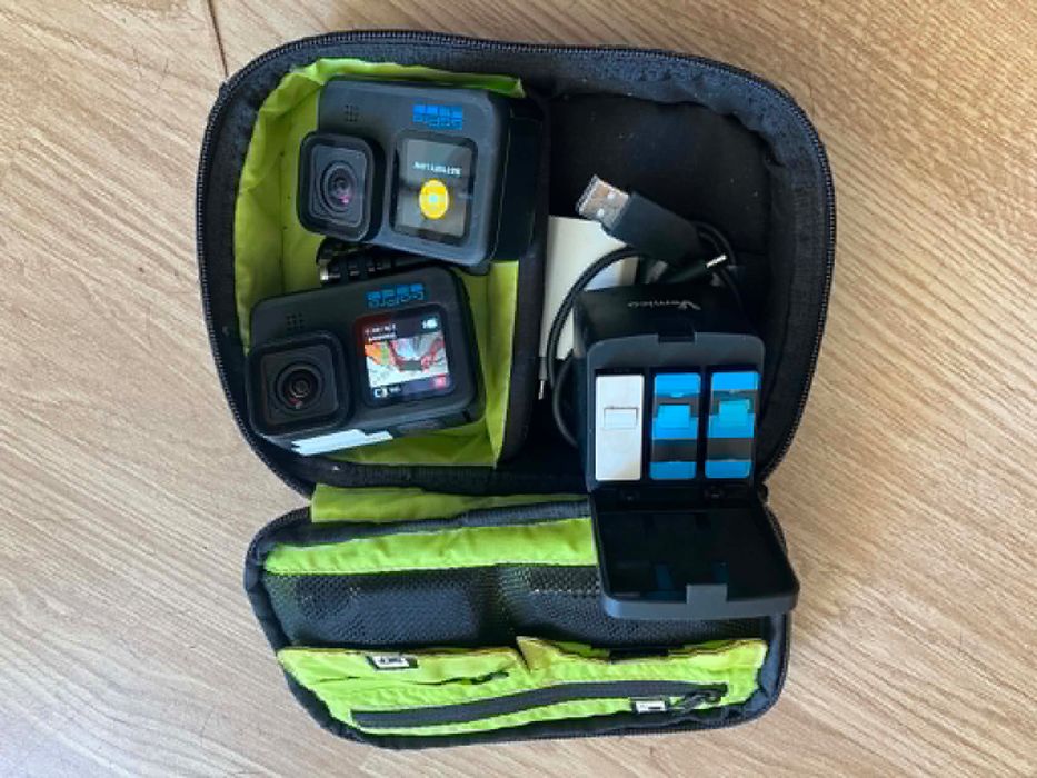 Go Pro 10 (140 euros) and Go Pro 11 (160 euros) — includes charger, 3 extra batteries (60 euros), and free carrying case if purchasing everything.