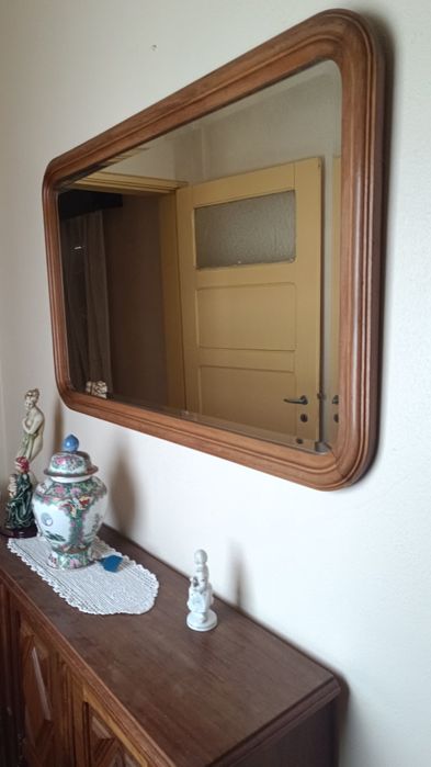 Vários móveis em bom estado como se vê nas fotos